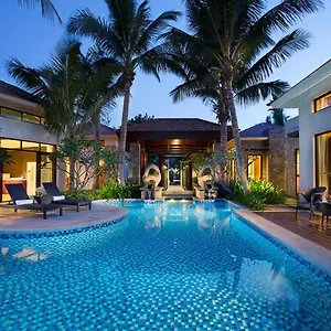 Grand Metropark Yalong Bay - Shuttle And Singer Performance Resort